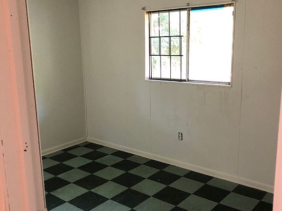 2nd image of 3411 Lancaster St