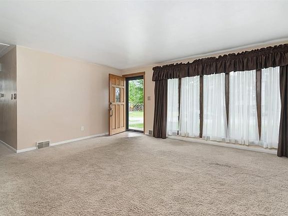 3rd image of 221 Greenwood Dr