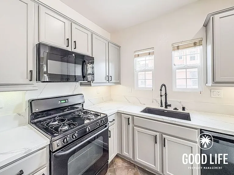 1446 Clearview Way — Photo 5