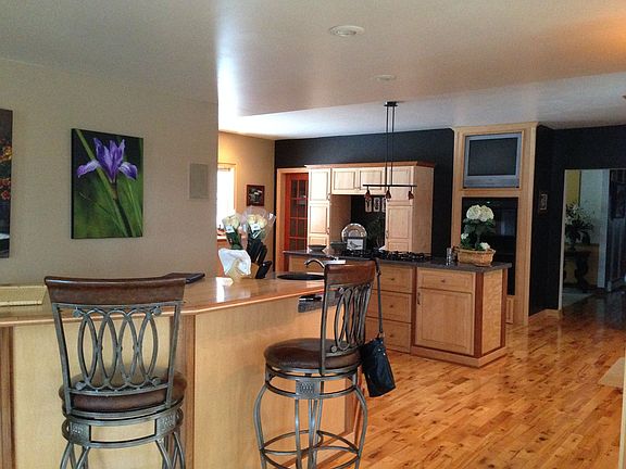 Kitchen 2 Islands 700 Sq Ft