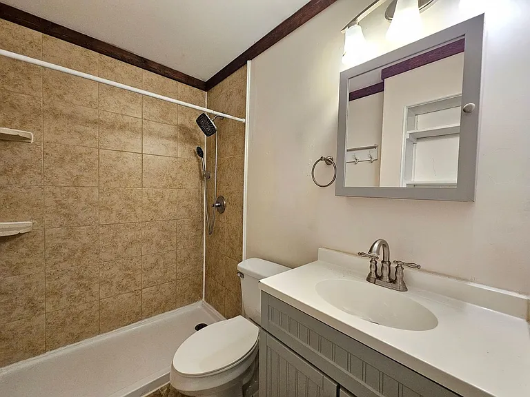 411 Washington St — Photo 7