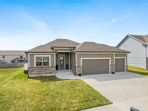 1295 NW Crestwood Dr, Grain Valley, MO 64029