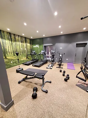 Rented by Loom Capital Group Inc. | media 28