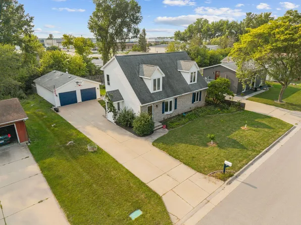 2345 Brantwood Dr, Neenah, WI 54956