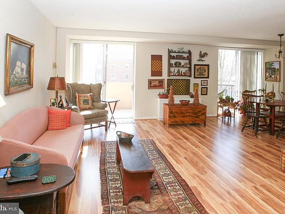 3rd image of 2401 Pennsylvania Ave APT 210