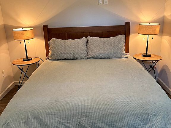 Bedroom with queen bed