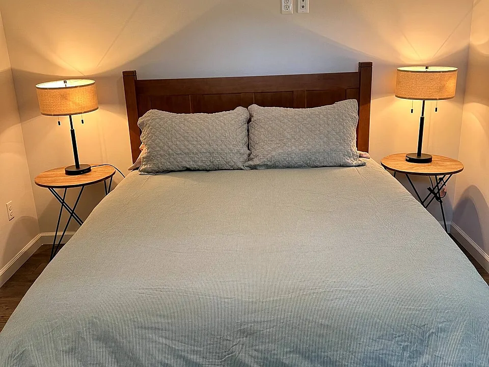 Bedroom with queen bed