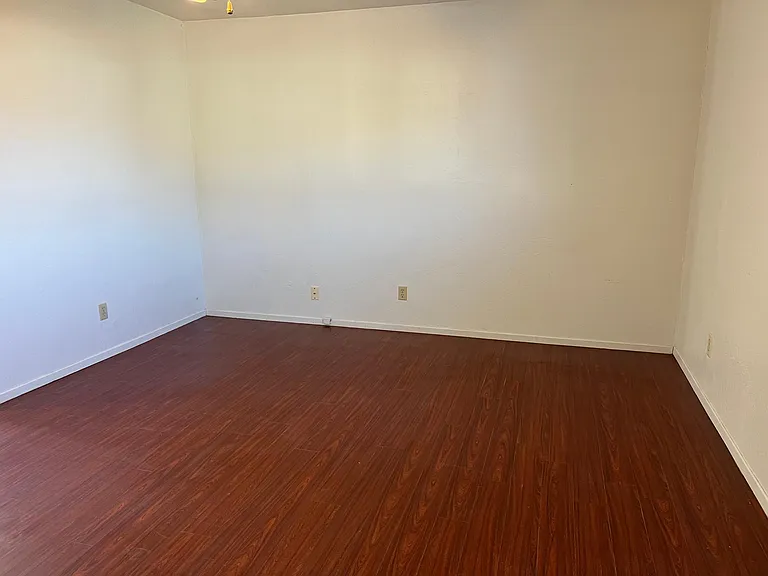 319 E J St — Photo 5