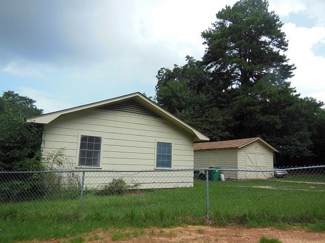 2nd image of 2700 Milam St