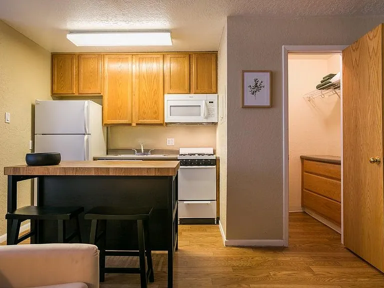 1409 Girard Blvd NE #U — Photo 17