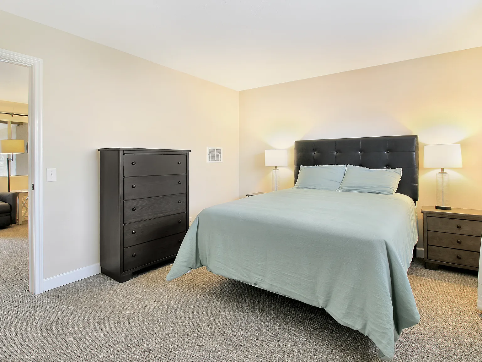 Meadowlark East Apartments — Photo 4