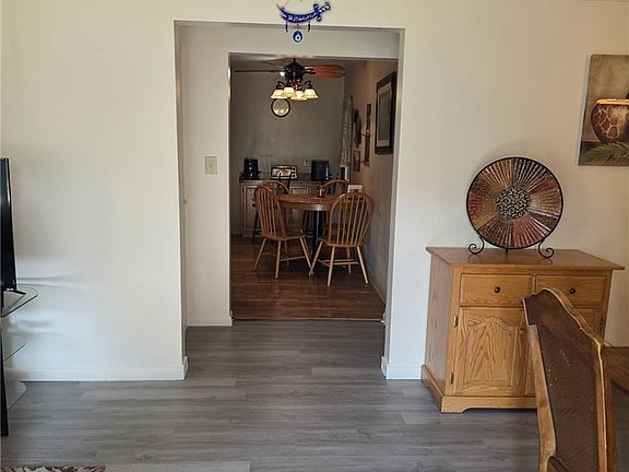 3rd image of 10839 Prospect Rd