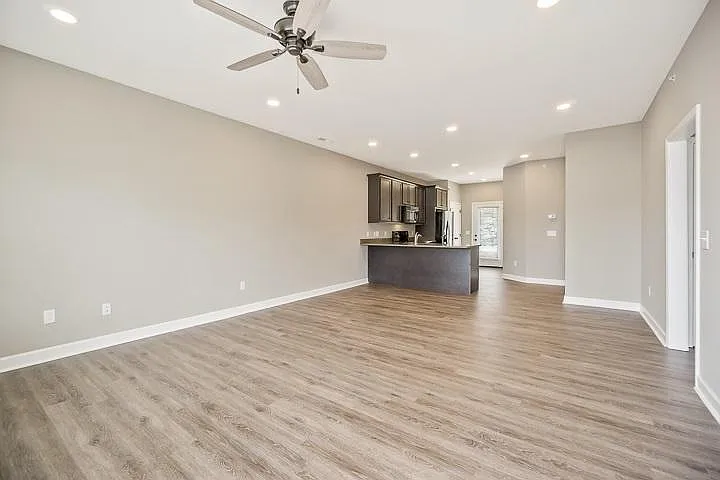 2 bed, 1100 sqft, $1,200 — Photo 2