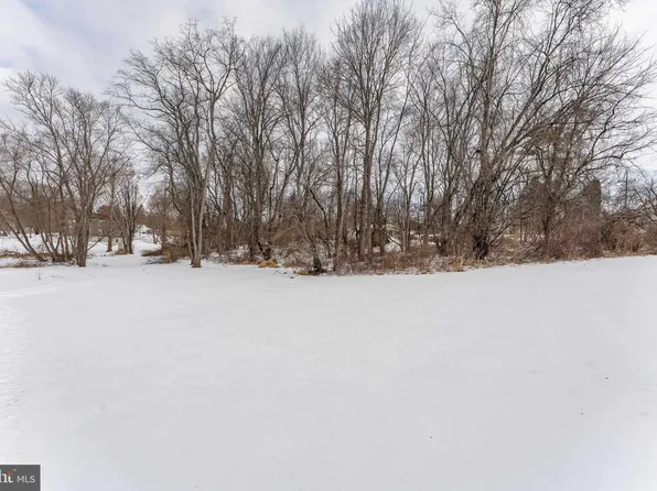 1438 Williamsburg Dr, West Chester, PA 19382