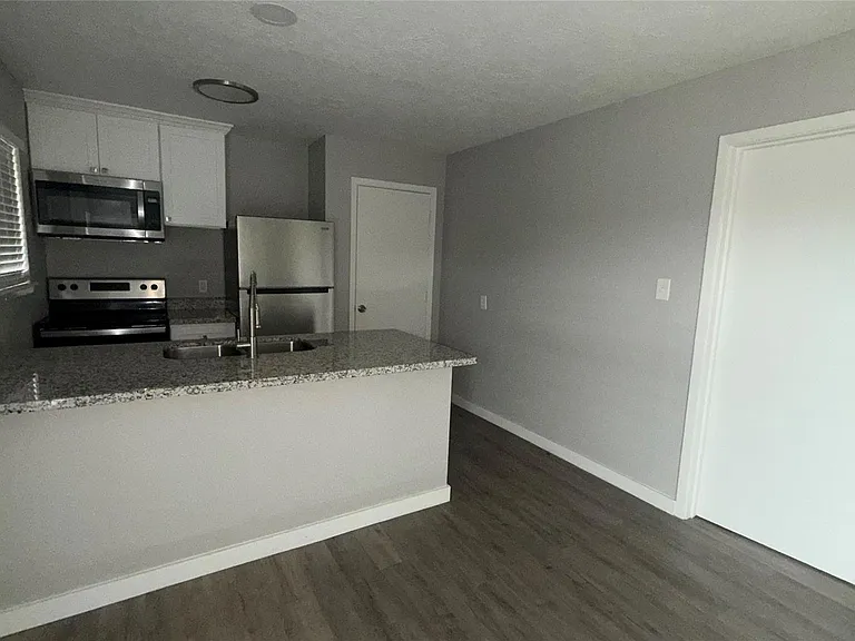 1660 Richmond Ave #12 — Photo 2