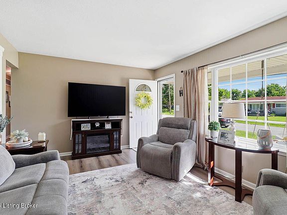 5th image of 2419 McGee Dr