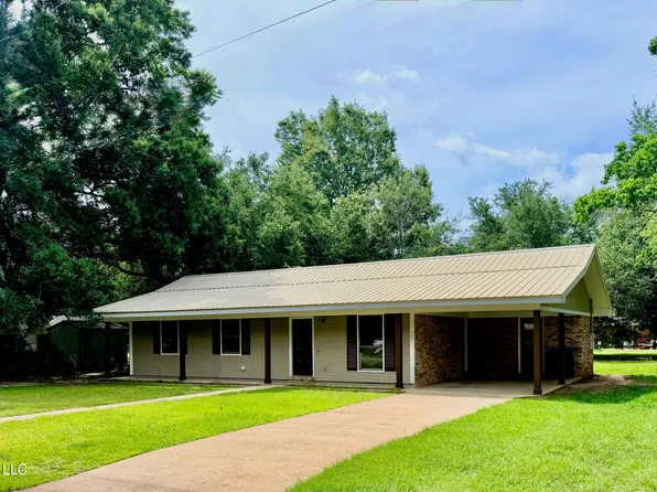 107 Driftwood Dr, Lucedale, MS 39452