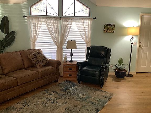 3rd image of 1553 Willow Ln