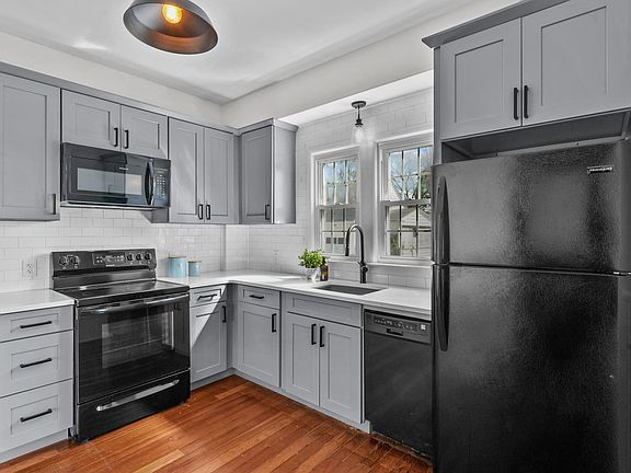 Stove, microwave, dishwasher, fridge, garbage disposal