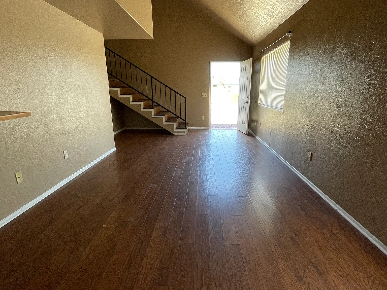 1 bed, $900 — Photo 3