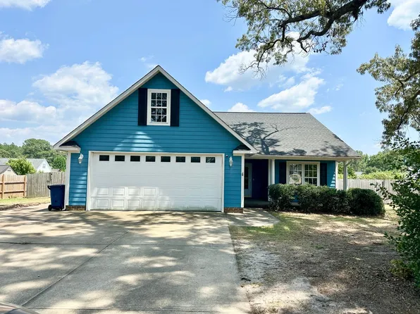 112 Harvest Ln, Raeford, NC 28376