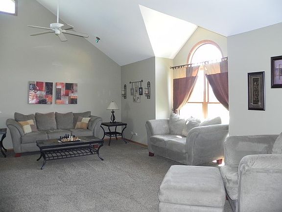 5th image of 2540 Kingsway Ave