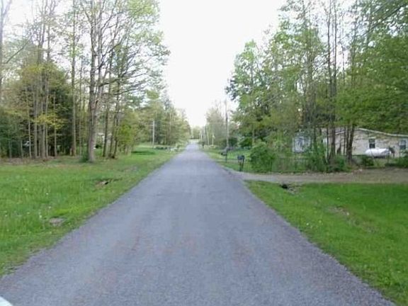 Exterior Neighborhood (street photo)