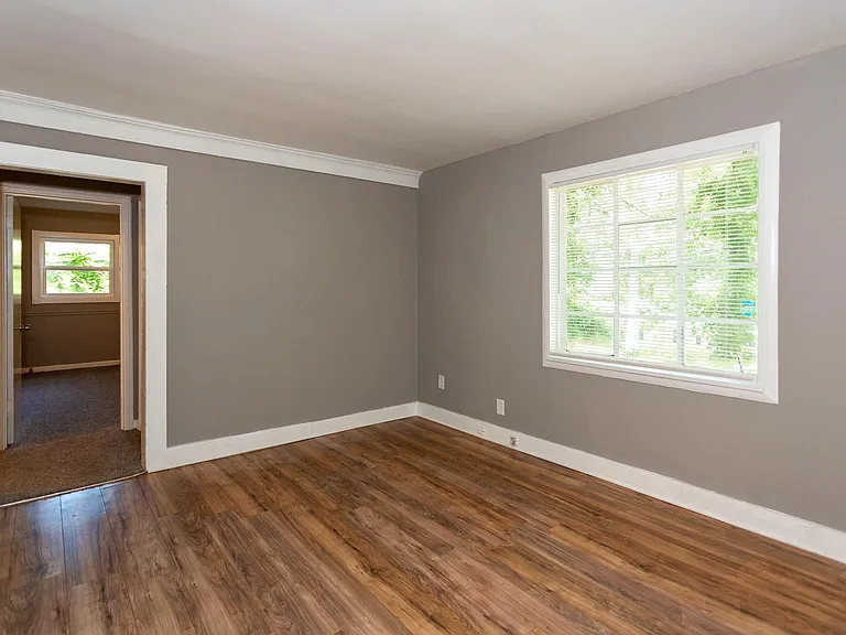 204 McCormick Ave — Photo 6