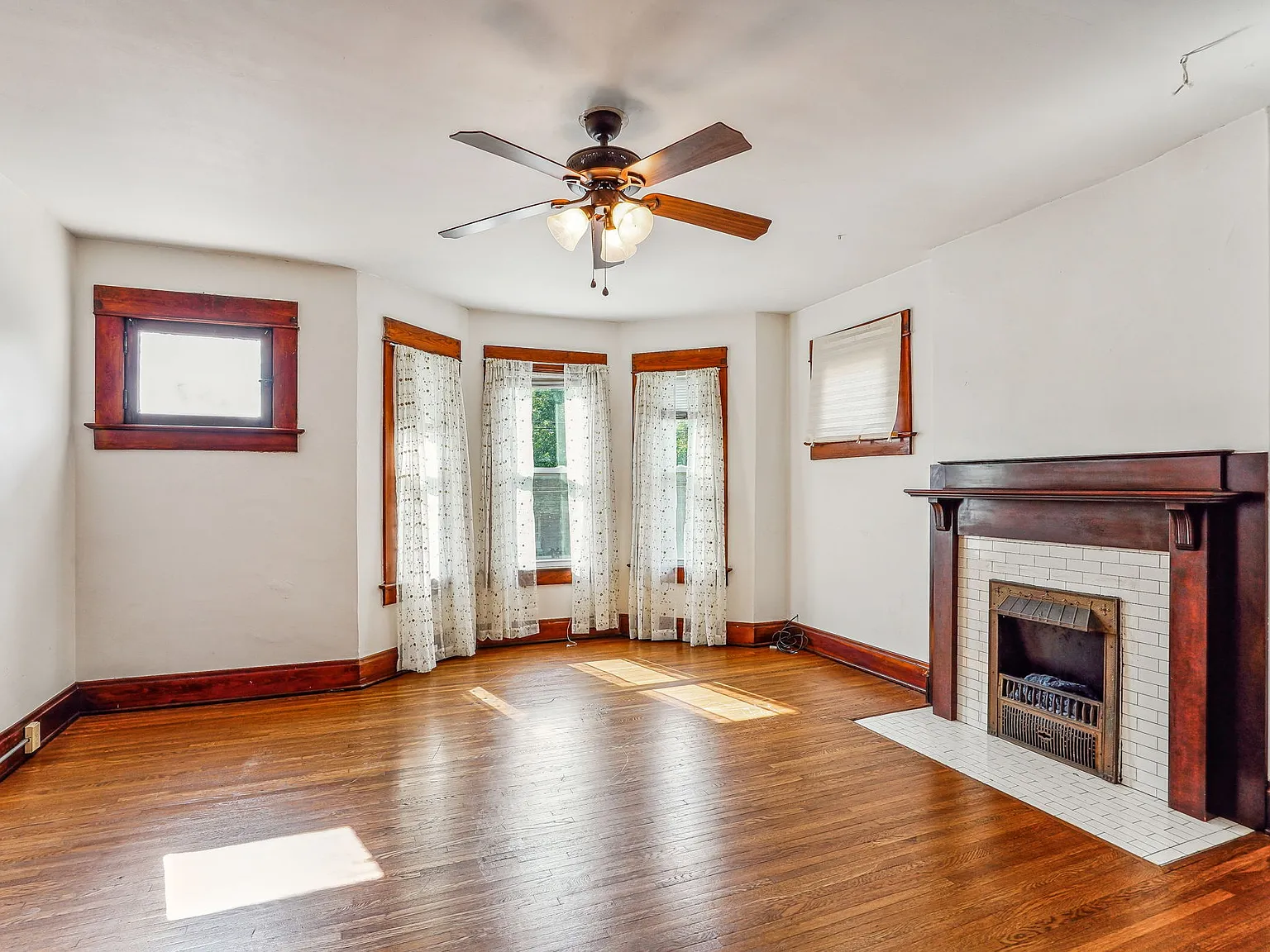 6 bed, 2600 sqft, $465 — Photo 3
