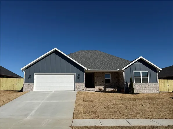 82 W Watson Ln, Farmington, AR 72730
