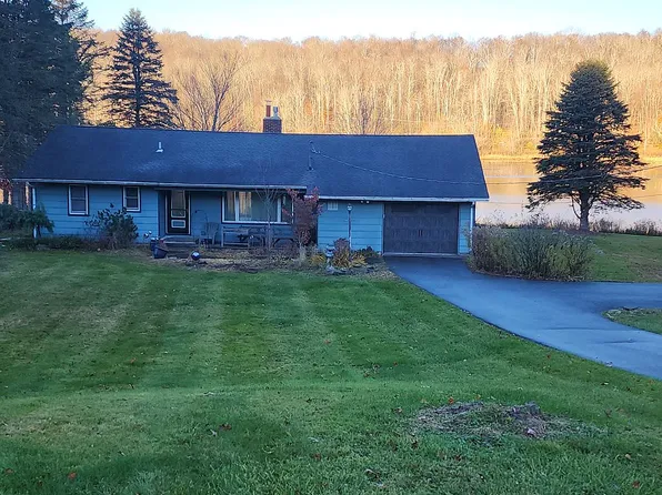 572 Johnson Ln, Honesdale, PA 18431