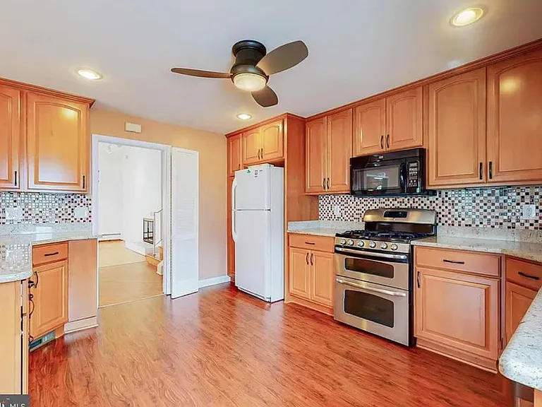 2413 Hal Cir — Photo 4