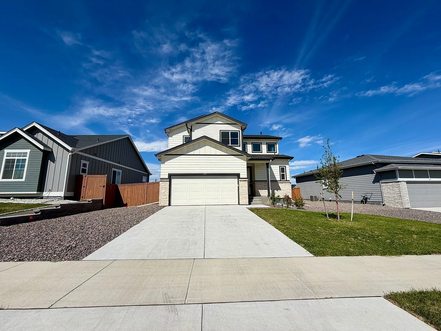 3 bed, 2.5 bath, 2229 sqft, $2,700 — Photo 3