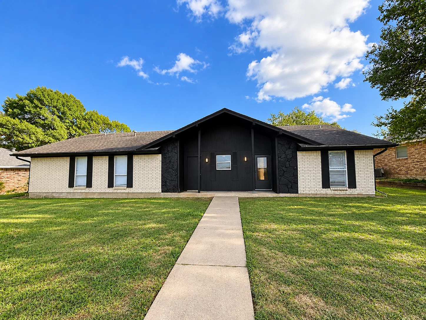 3 bed, 1.0 bath, 1360 sqft, $1,800 — Photo 1