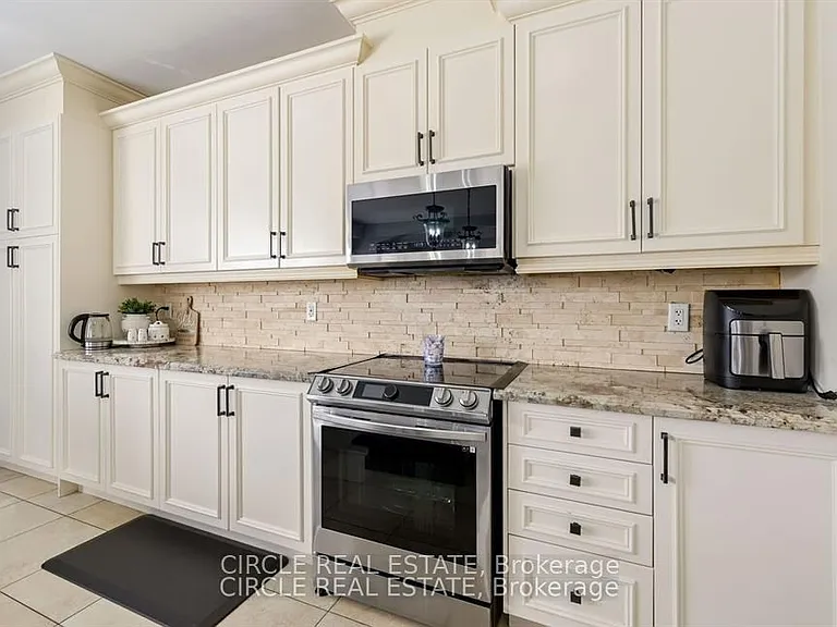 2 Learmont Ave — Photo 14