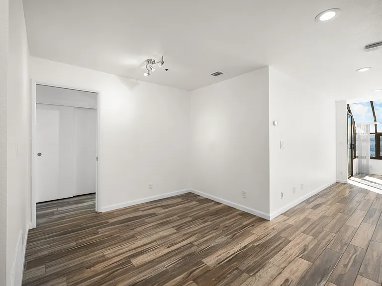 121 S Hope St #518 — Photo 12