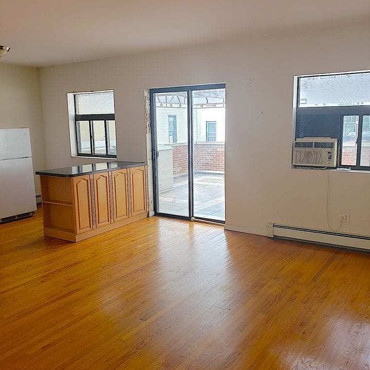 1st image of 2330 32nd St APT 1