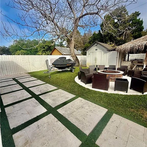 733 Pine Cone Ln — Photo 31