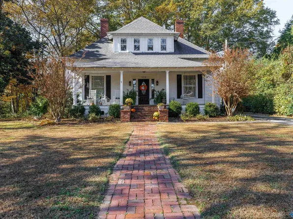 302 S Scott St, Scottsboro, AL 35768