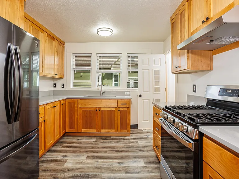 4313 N Kerby Ave — Photo 17