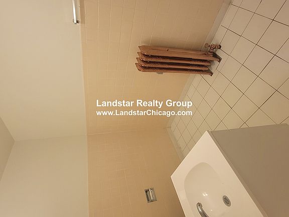 4th image of 755 W Buena Ave #208