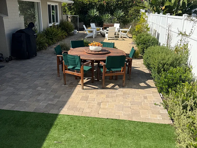 324 El Monte Dr — Photo 2