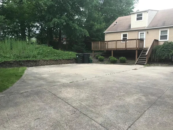2614 Bradley Rd, Westlake, OH 44145