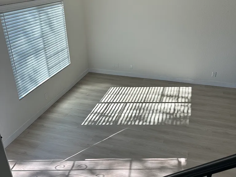 217 W Carroll Ave — Photo 12