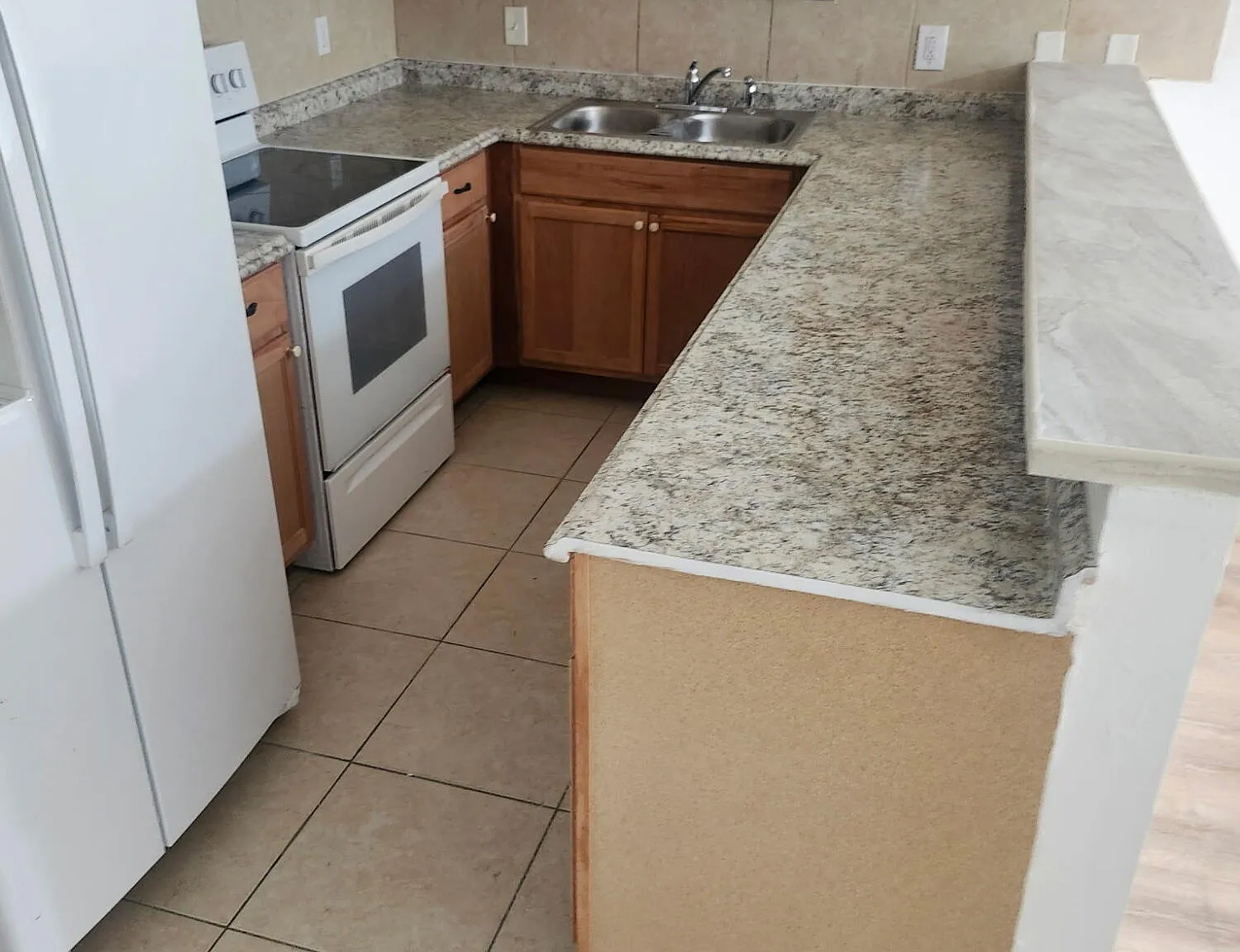 3 bed, 2.0 bath, 1044 sqft, $2,500 — Photo 2