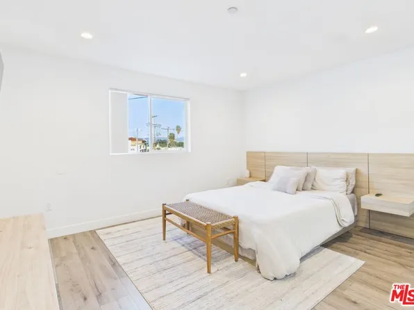 14525 Killion St, Van Nuys, CA 91411