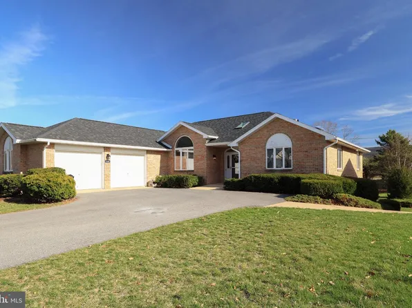 128 Waypoint Cir, State College, PA 16801