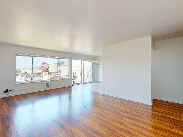 2642 Greenwich St #102 — Photo 13