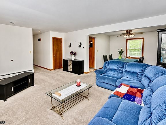 3rd image of 17 Moosepac Ln
