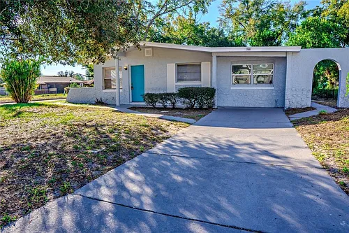 2500 Carver Ave Photo 1